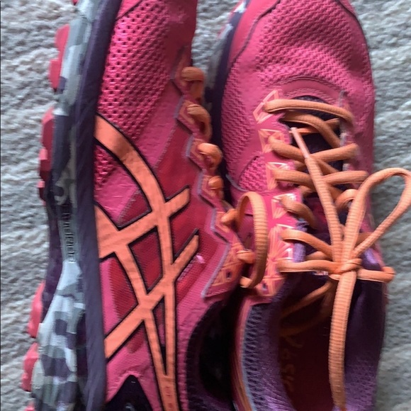 ASICS - Picture 1 of 2